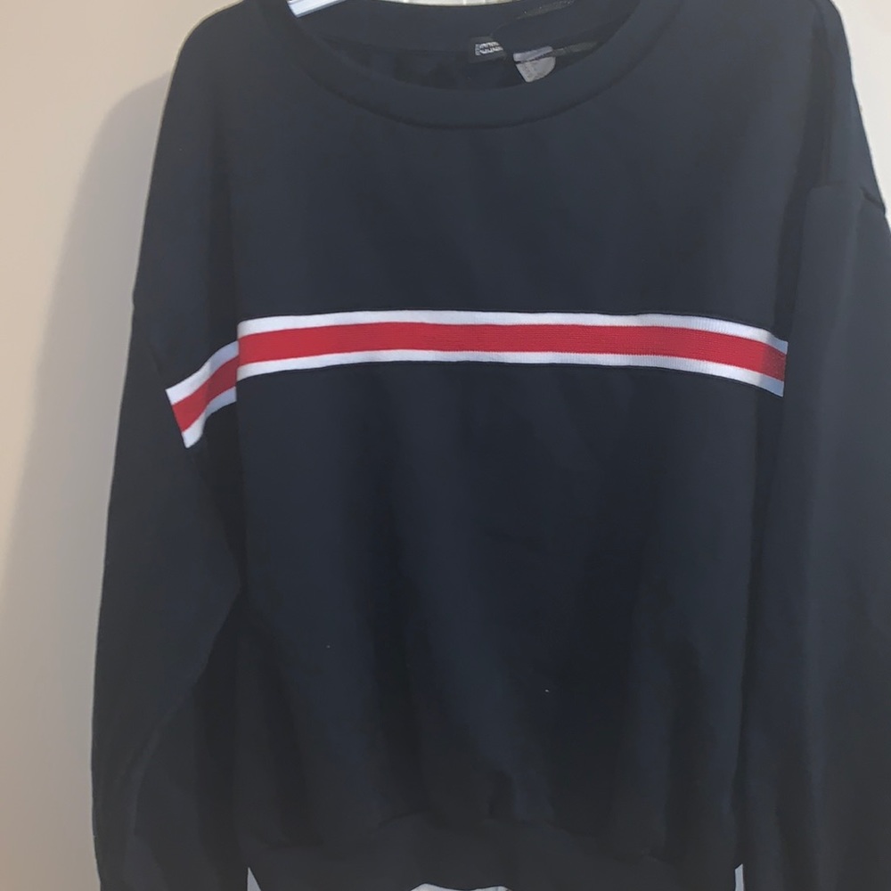 cropped sweatshirt